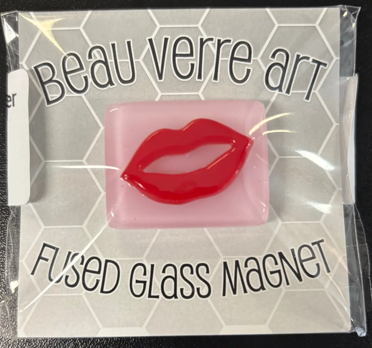 Beau Verre Lips Glass Needle Minder 1