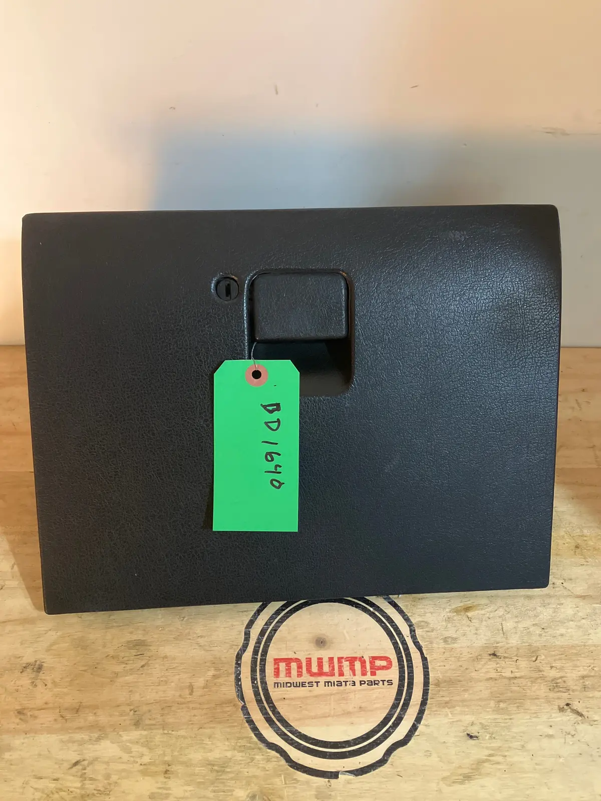 1990-1993 Mazda Miata Black Glove Box With Latch Na01-64-030E-00 1