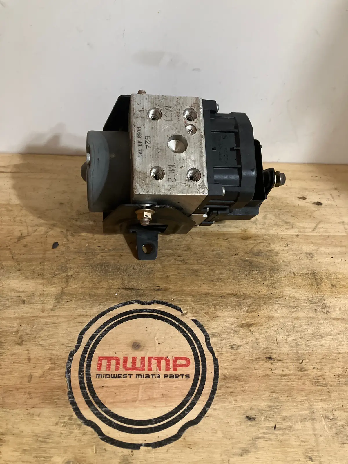 2001-2005 Mazda Miata Abs Motor Pump N068-43-7A0 1