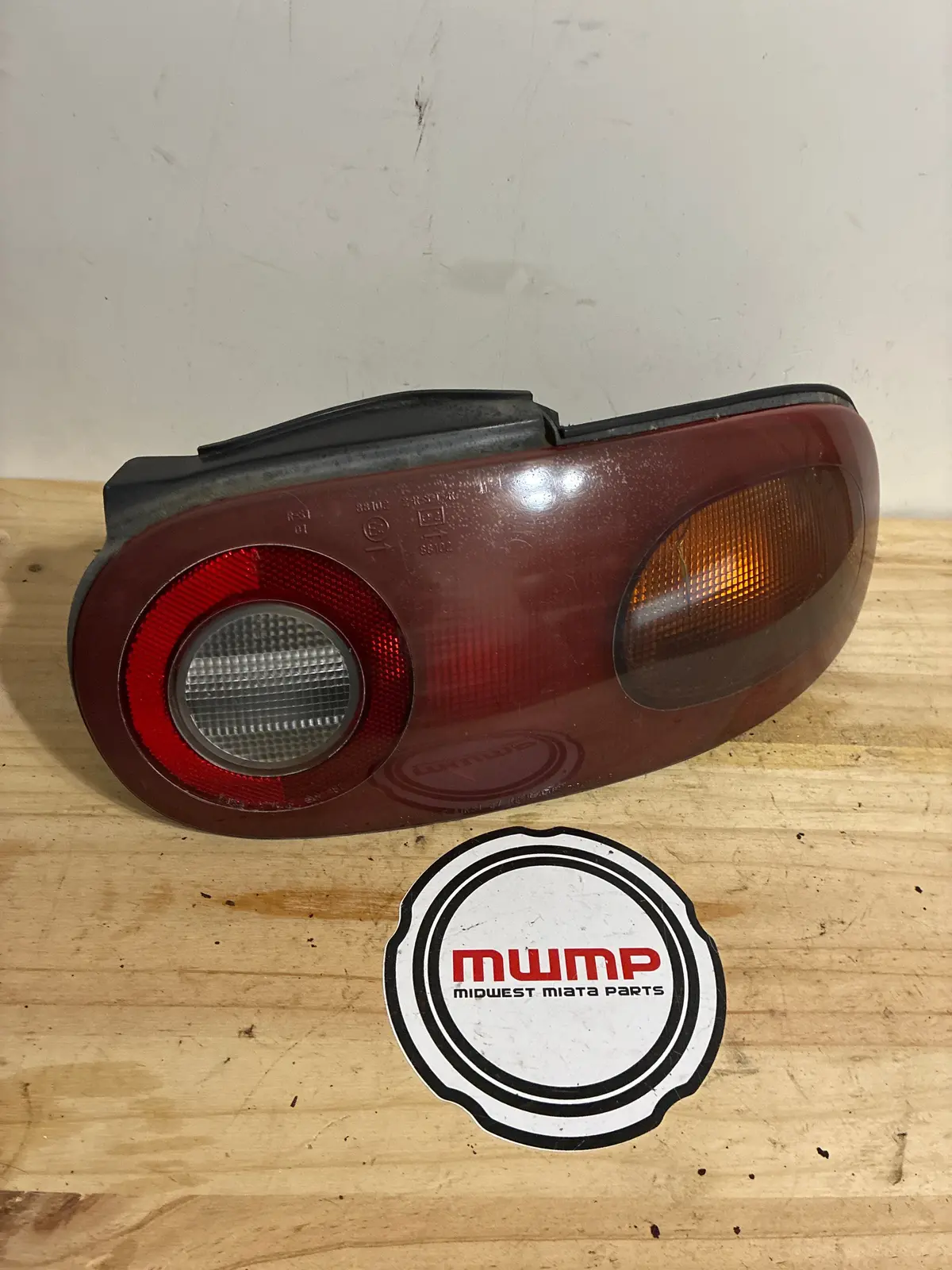 1990-1997 Mazda Miata Right Taillight 8Bn5-51-150 1