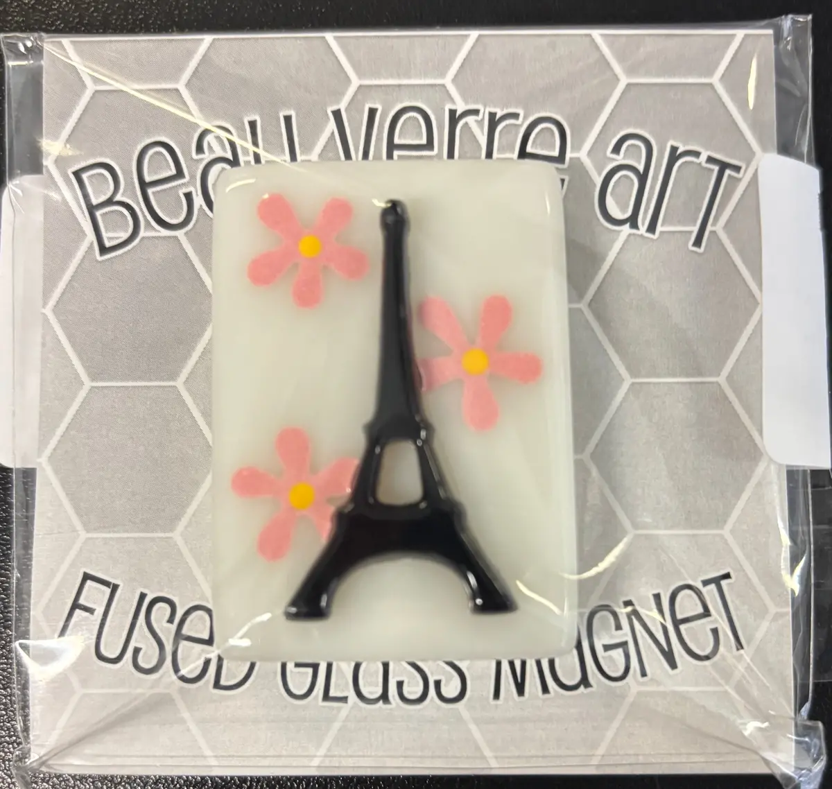 Beau Verre Eiffel Tower With Flowers Glass Needle Minder 1