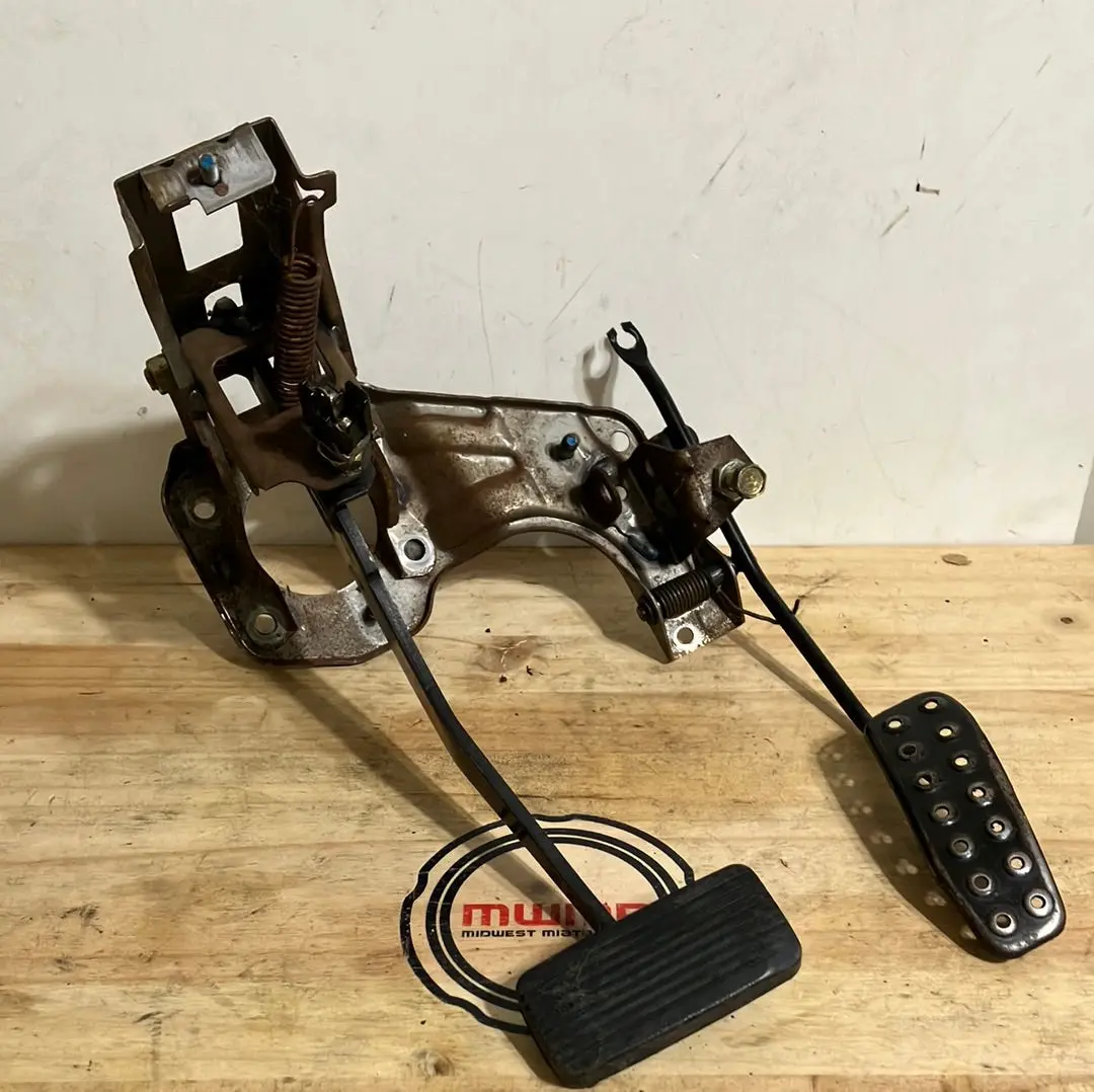 1990-2005 Mazda Miata Automatic Gas And Brake Pedal Assembly Na03-43-030 1