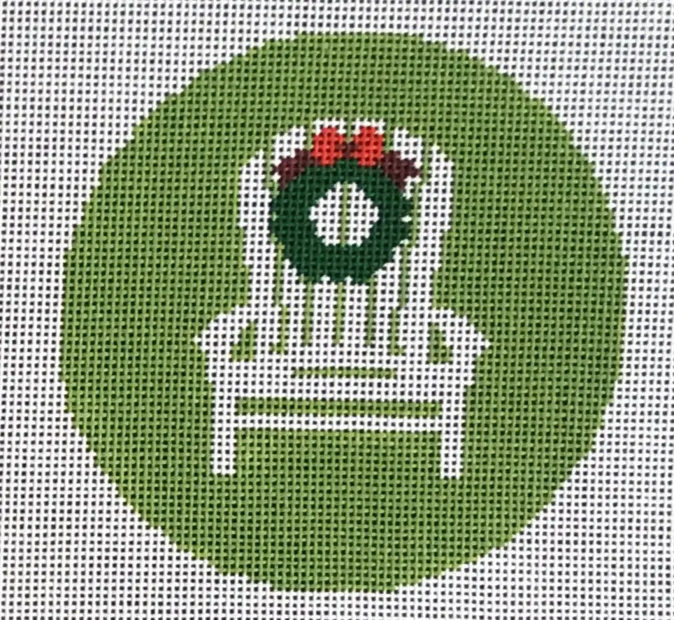 O192c Adirondack Chair With Wreath On Green 1