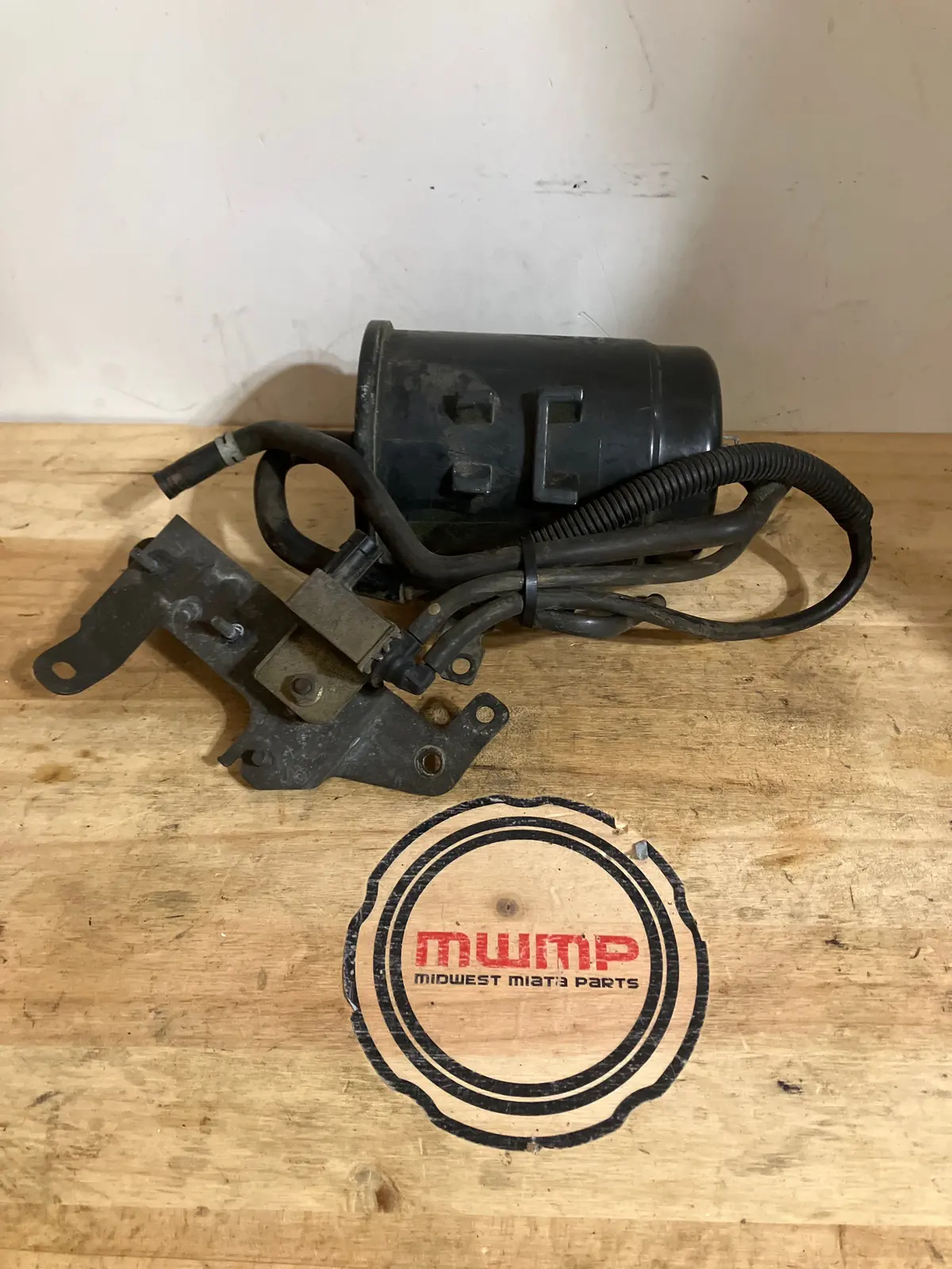 1994-1997 Mazda Miata Evaporator Canister And Purge Valve 1