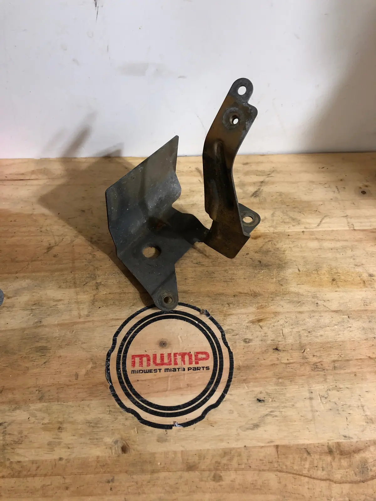 2004-2005 Mazdaspeed Miata Air Box Cleaner Mounting Bracket Bp8j-20-210 1