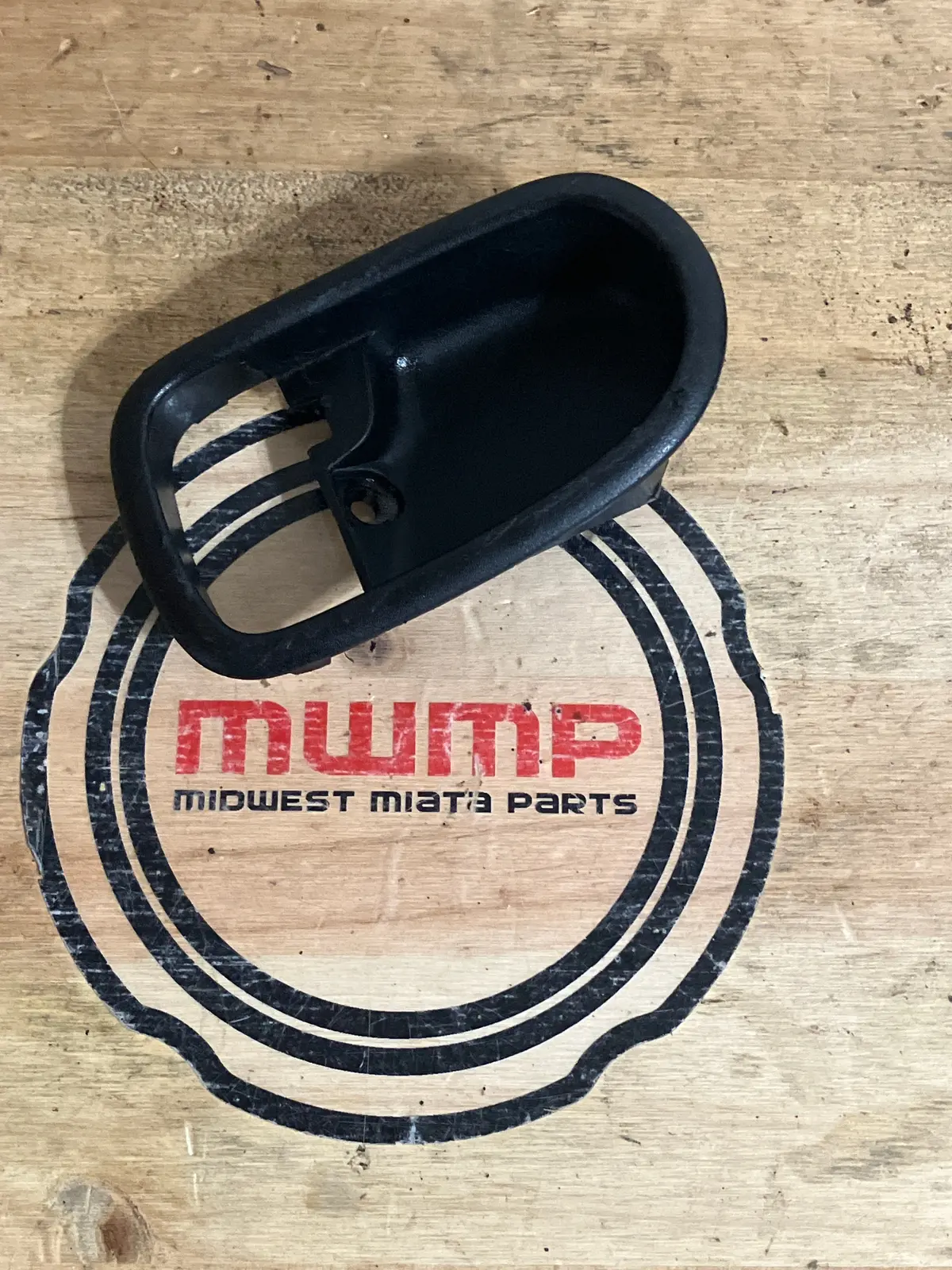 1999-2005 Mazda Miata Right Inner Door Handle Cup Trim Ea01-58-303 1