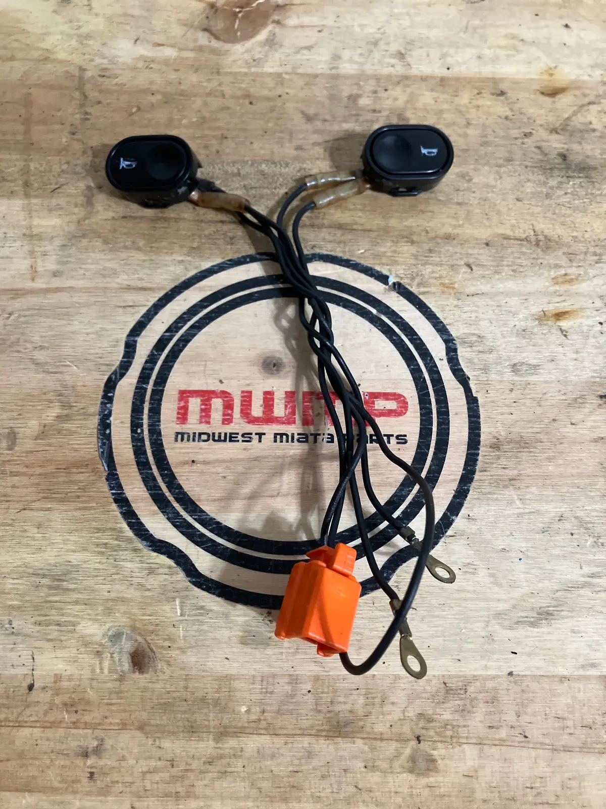 1990-1997 Mazda Miata Horn Button Assembly And Wiring 1