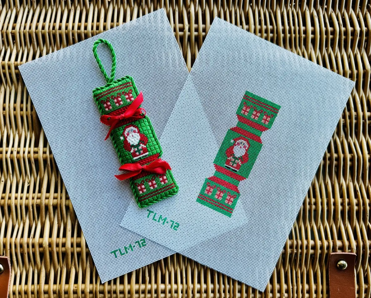 Tlm-72 Santa With Presents Christmas Cracker 1