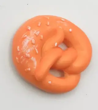 Pretzel Resin Needleminder 1