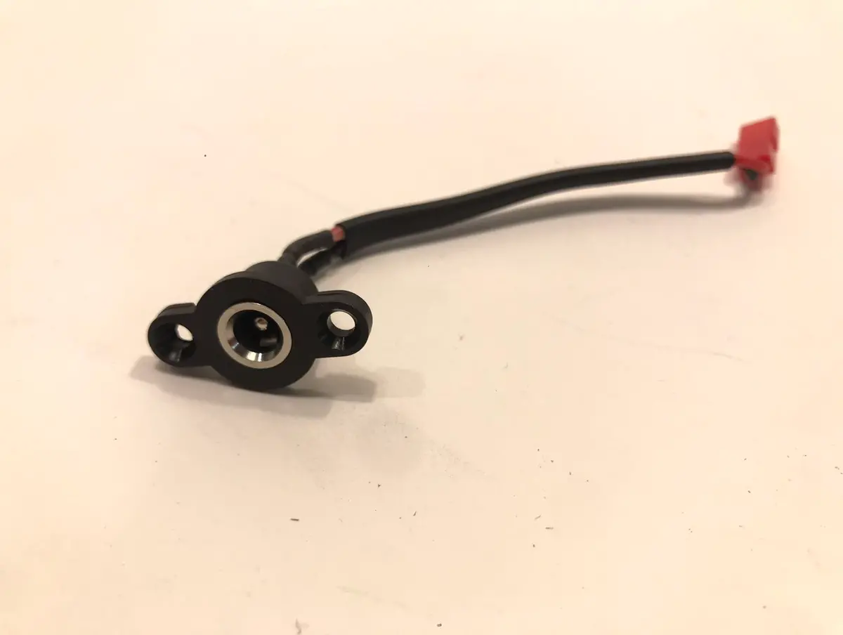 7805B | Charge Port 5.5Mm | Tse12/16 1