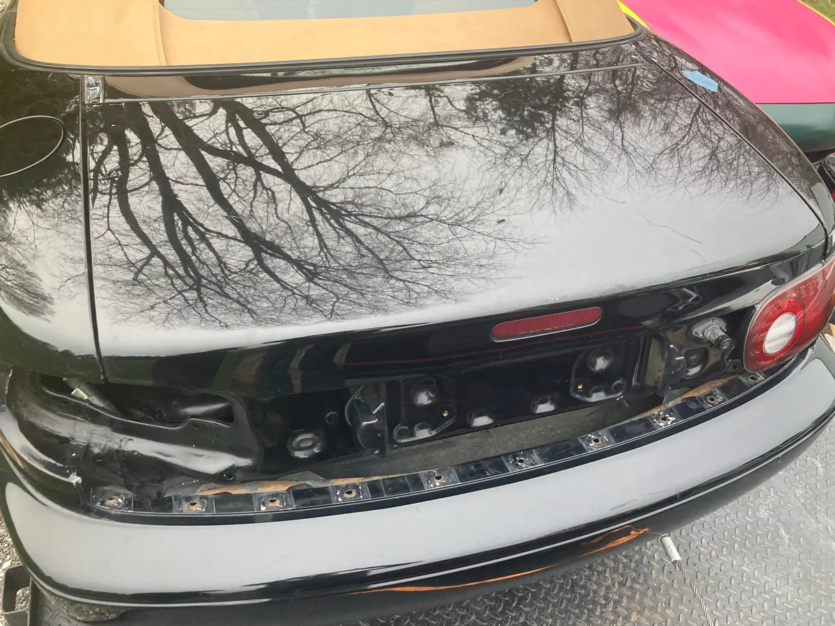 1990-1997 Mazda Miata Trunk 1