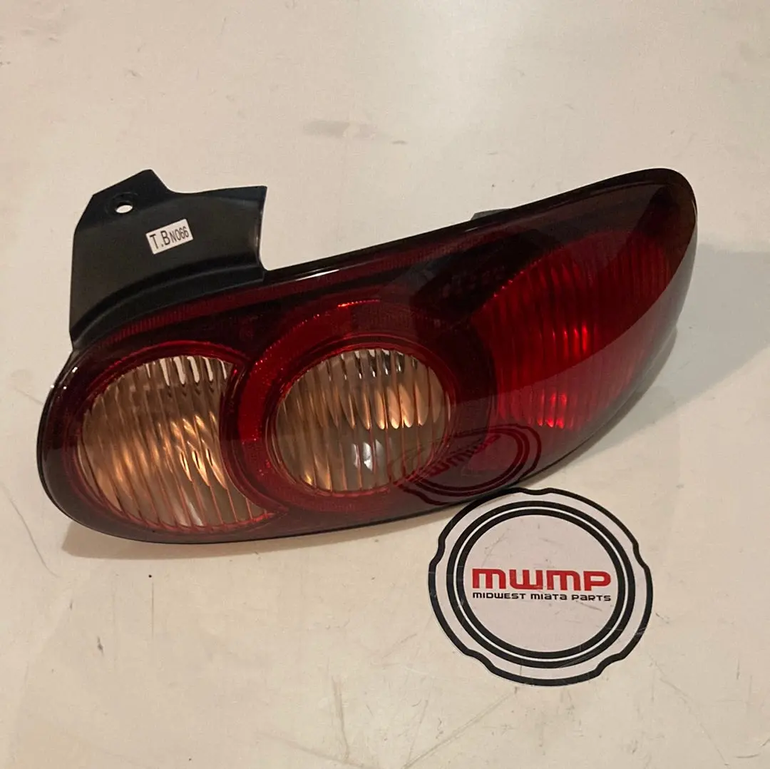 2001-2005 Mazda Miata Right Rear Taillight Lens Assembly N066-51-170 1