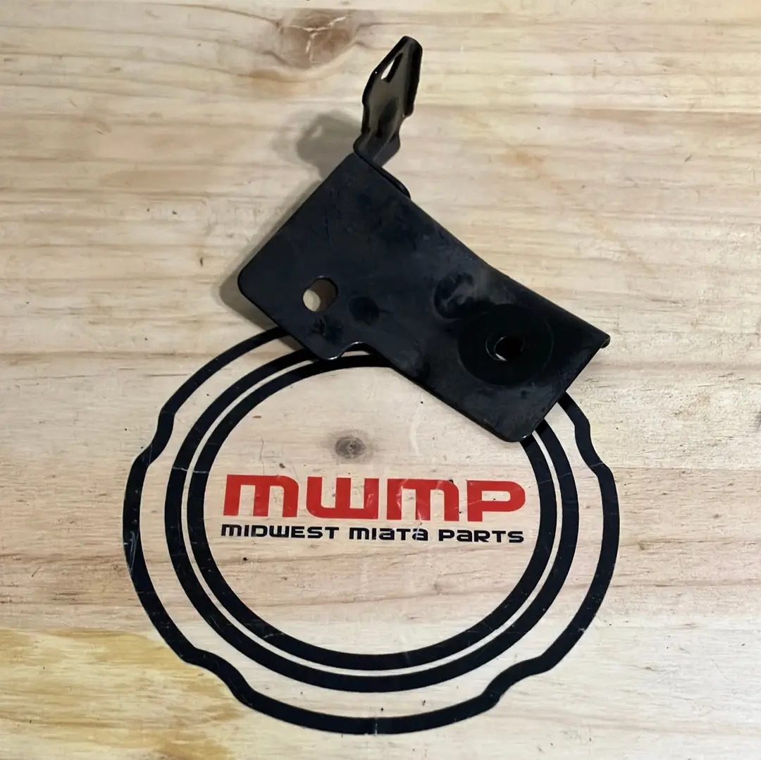 1990-1997 Mazda Miata Diagnostic Port Bracket 	Na05-67-Bw0a 1