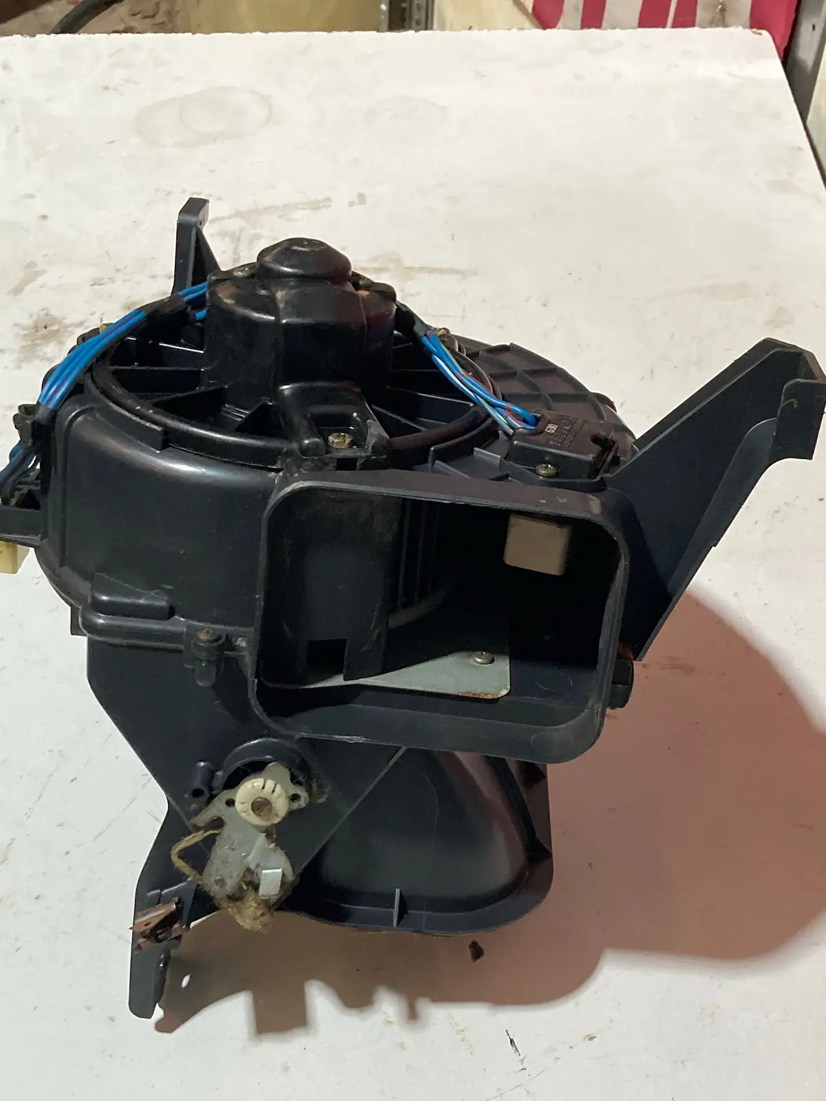 1990-1997 Mazda Miata Blower Motor Assembly With Blower Resistor 1