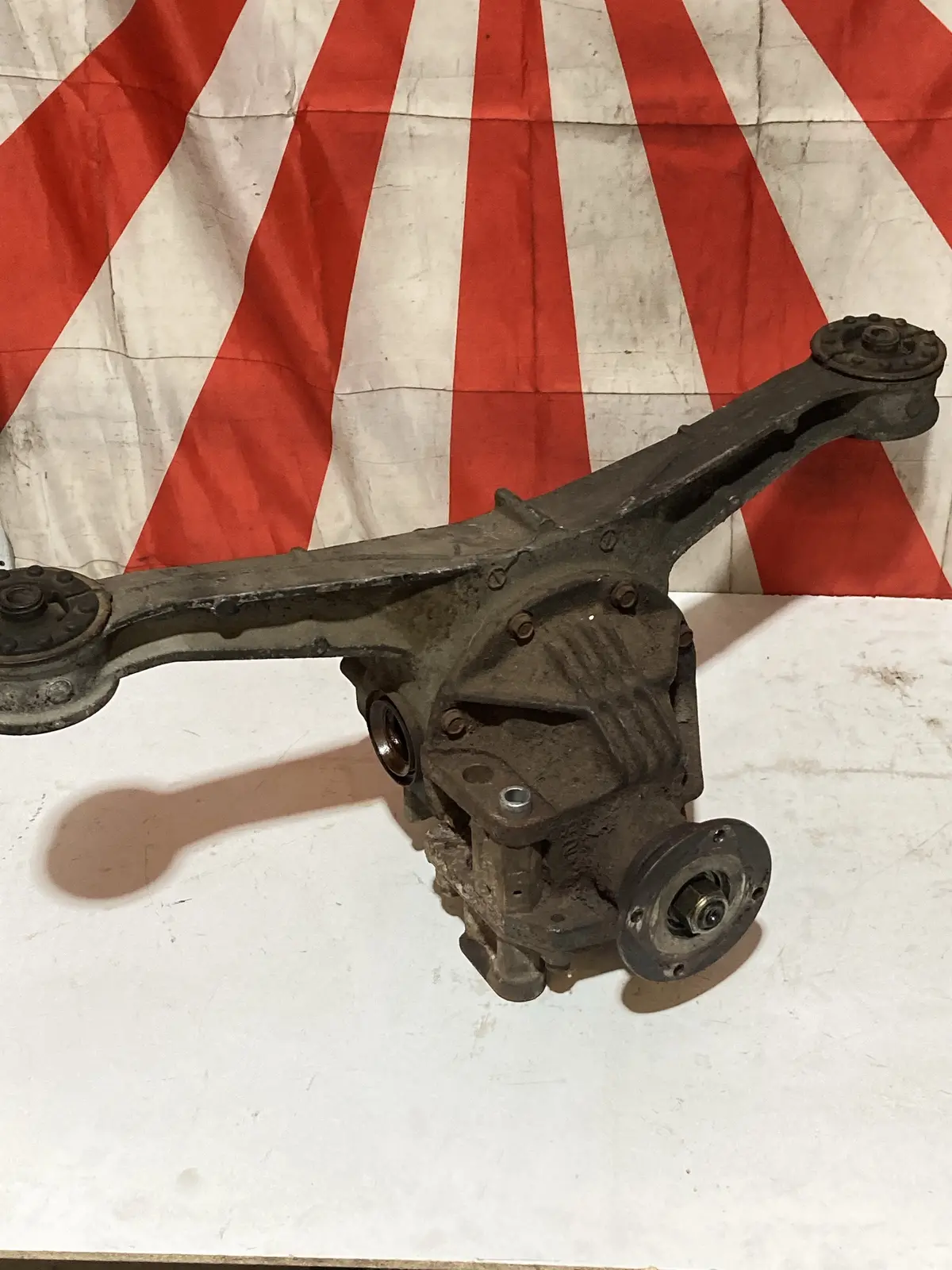 1990-1993 Mazda Miata Open Differential, Diff, Rear End Complete With T Arm Carrier 1